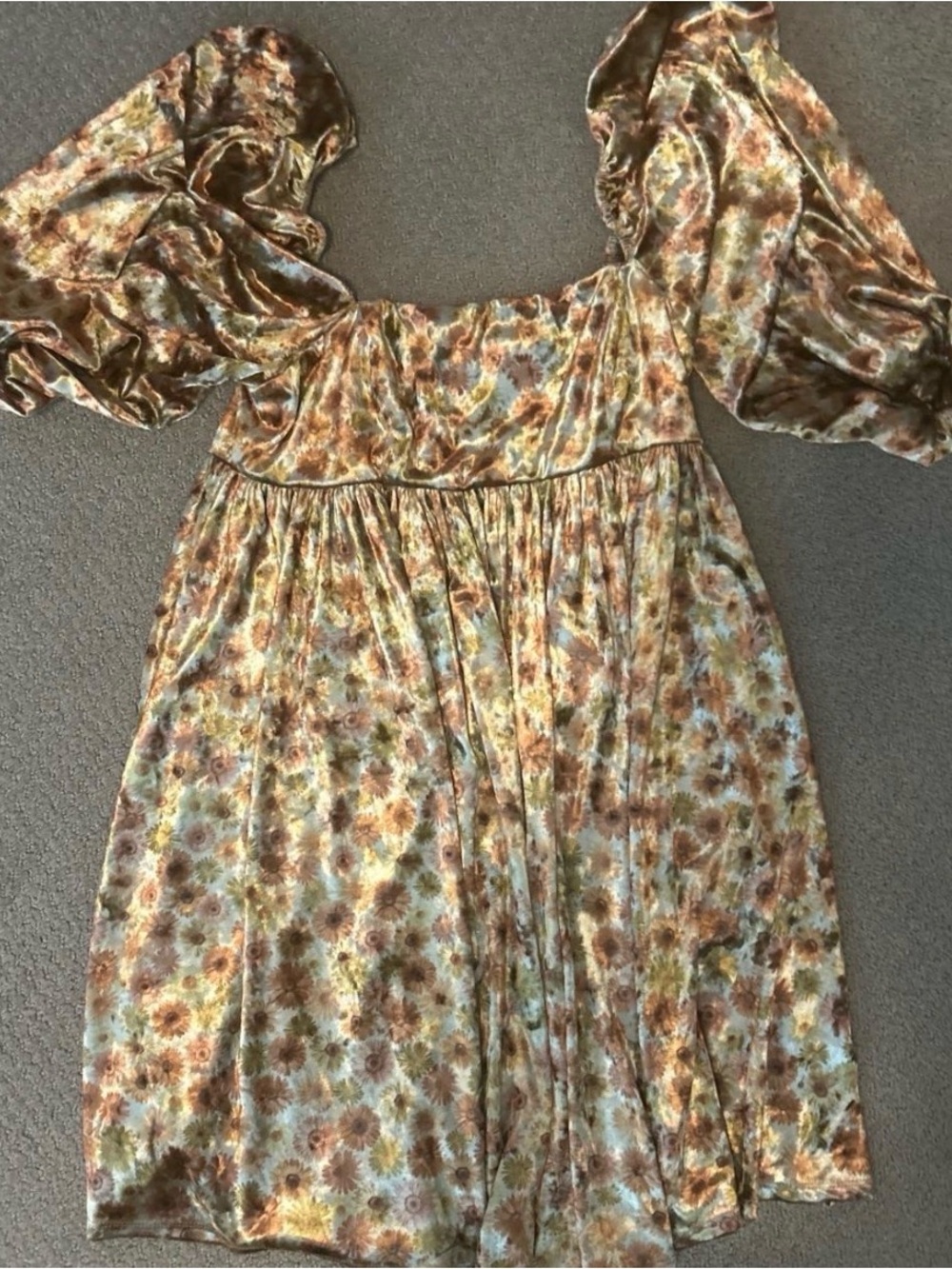 Storia Floral Velvet Mini Dress in Brown & Gold